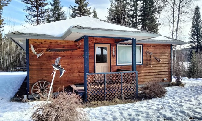 Eagle Creek House | Eagle Point Cabin at Ruth Lake Pet Friendly