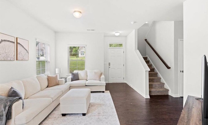 South Salisbury House | Pet Friendly 4 Bedroom in Salisbury!
