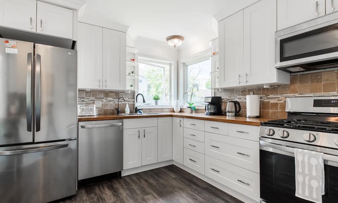 Rockwood House | Entire cozy 4 bedrooms house. Short driving distance to Guelph/Acton/Erin/Elora.