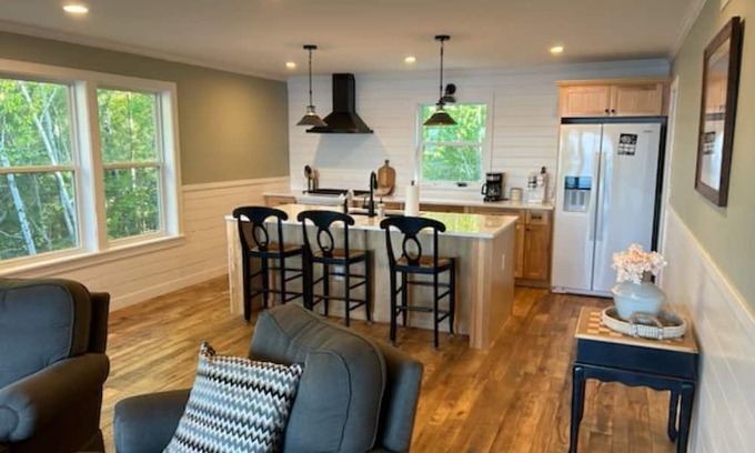 Duluth Apartment | Serene Beach and Stunning Cottage Apartment on Lake