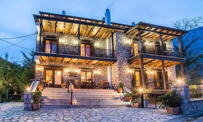 Eptalofos Condo | Agoriani Guesthouse Mount Charm, Family Suite