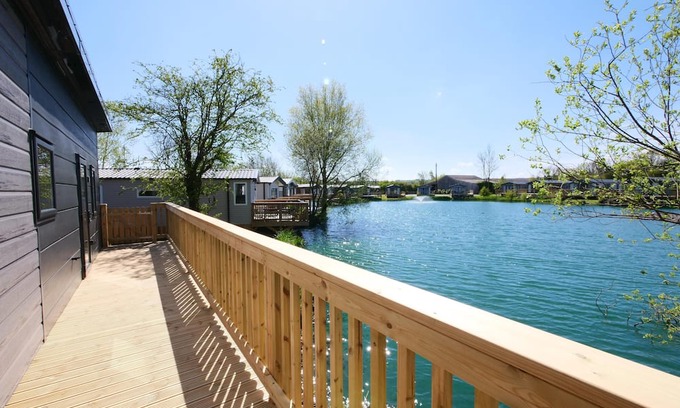 Malton Cabin | New - Water Lily Lodge Luxury Lakeside Lodge