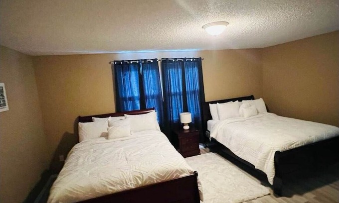 Lancaster House | One bedroom Full Bath in Lancaster