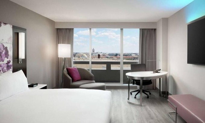 Southwest Federal Center Apartment | Deluxe King Room Near International Spy Museum WDC