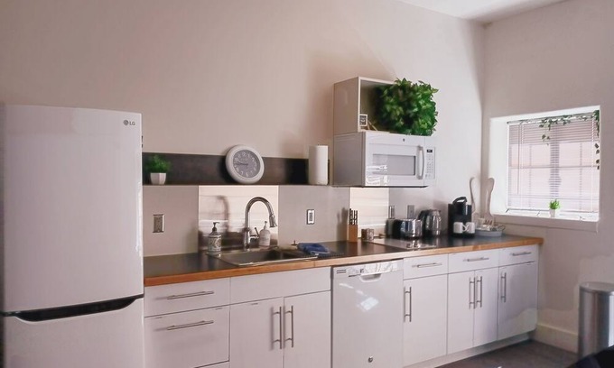 Tucson Apartment | cozy queen hideaway is located in the historical down town Tucson area.