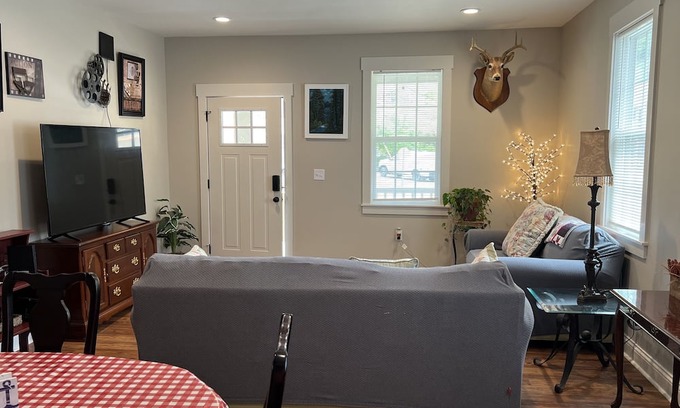 North Chattanooga Villa | Getaway Bungalow house in North Shore