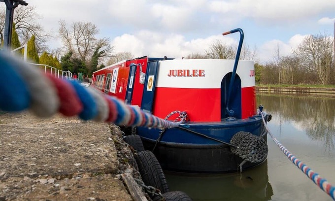 Loughborough Boat Rental | The Jubilee Narrow Boat