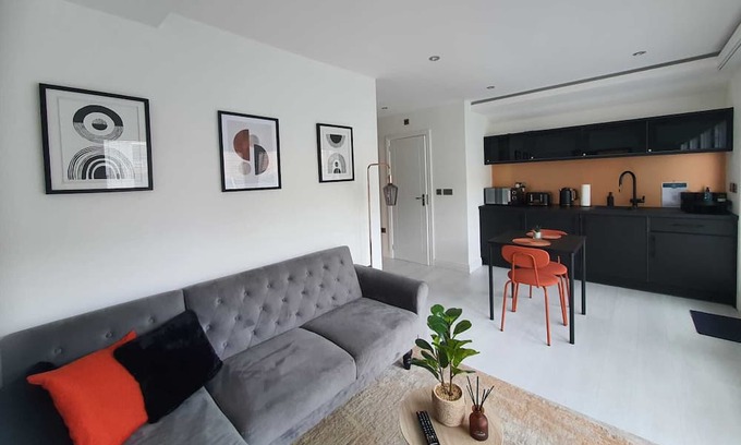 Grays Cabin | Stunning 1King bed cabin in Grays