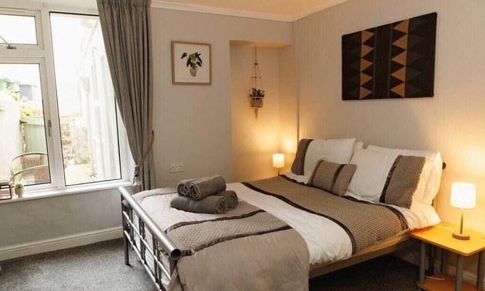 Llandudno Apartment | Seaside Charm: 1BR Coastal Retreat in Wales