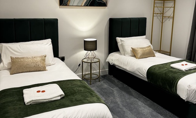 Ashford Apartment | Heathrow Convenience Haven