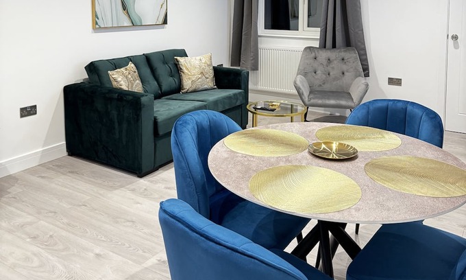 Ashford Apartment | Cozy Stay Near Heathrow Airport