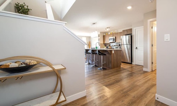 West Edmonton House | 3BDRM Home, 5min to WEM/4min to River Cree Casino