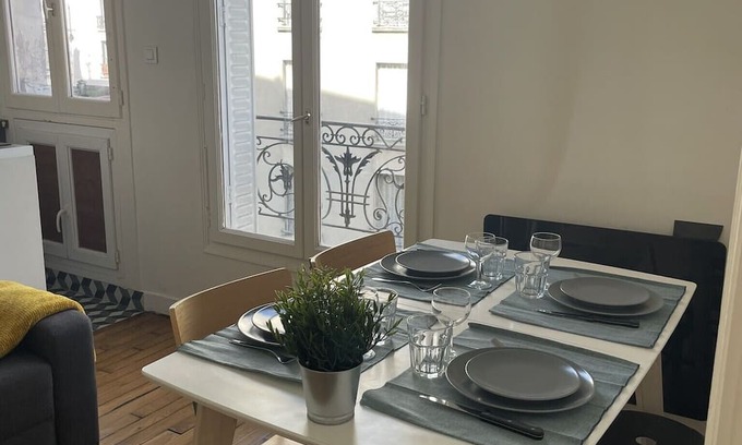 Pantin Apartment | Cosy 30 m² love cocoon in Pantin