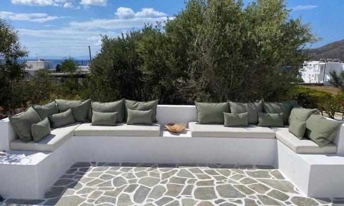 Agios Georgios Villa | Bougainvillea House