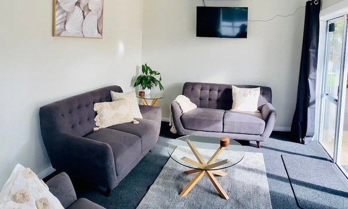 Petone House | Petone Beach - Entire Villa & Optional Sleep-Out