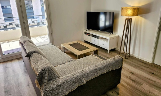 Saint-Ouen Apartment | Cozy apartment in the heart of a commercial city