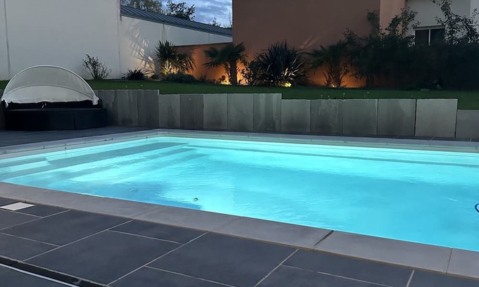 Fontaine-Etoupefour Villa | Villa Bella