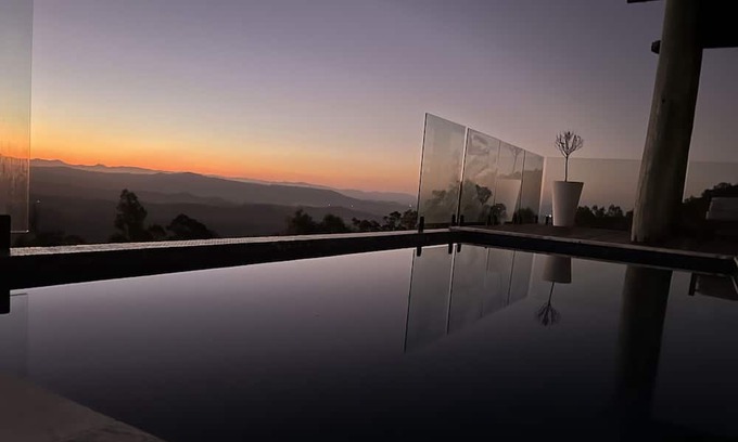 Sarabah House | Luxurious Guest Retreat | Gold Coast | Brisbane | Sleeps 10