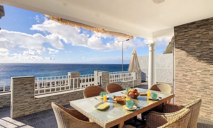 Paul do Mar House | Naya Beach House by LovelyStay