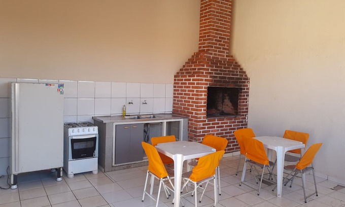 Londrina House | Casa de Fundos em Londrina. Aceita Animais de Estimação