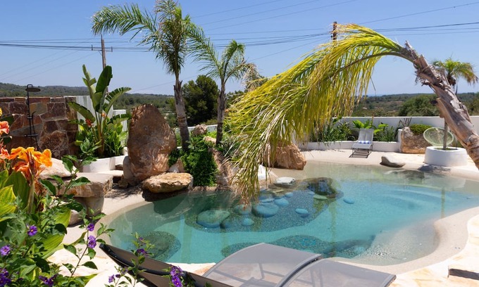 El Castell de Montornes Villa | Tropical Oasis Costa Dorada with private pool