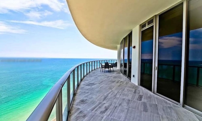 Surfside Apartment | Oceanfront Luxury Penthouse Bal in Harbour - 3 Bedrooms