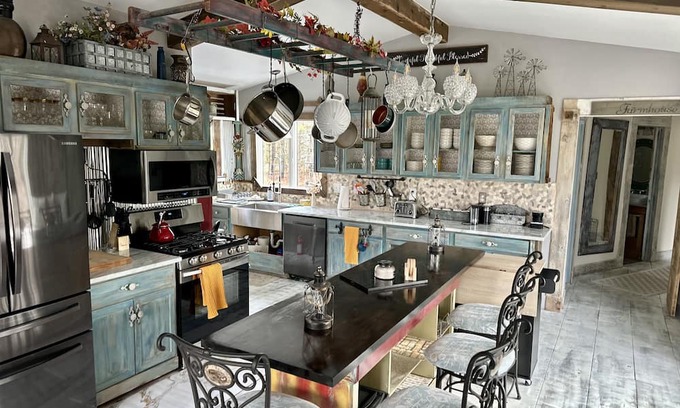 Boston Heights House | The Brupoppy Farm & Stay is farm located in the heart of Boston Heights Ohio.