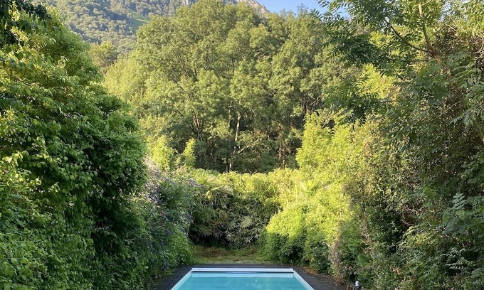 Accous Bed & Breakfast | Le Mouton Bleu, Chambres D'hôte de Charme au Pied des Montagnes en Vallée D'aspe