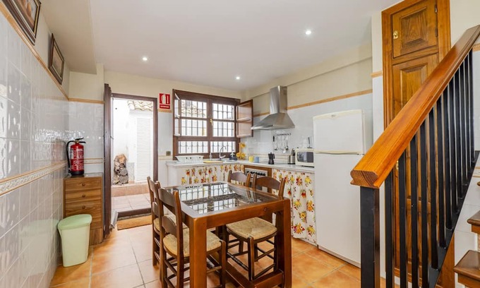 Zafarraya Cottage | Cubo's La Casa de Tita Elvira 4 PAX / wood stove / free wifi