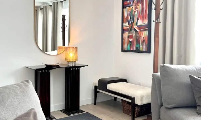 Vanier North Apartment | 3BR in Ottawa Beachwood Area