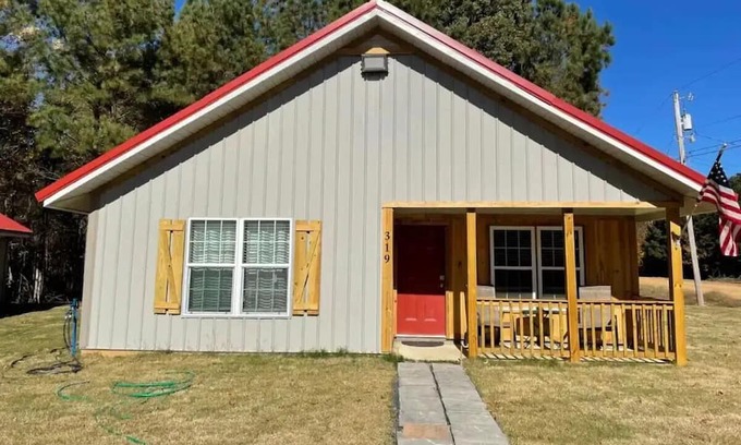 Tie Plant Cabin | Dogwoods-2 bedroom cabin with spacious parking