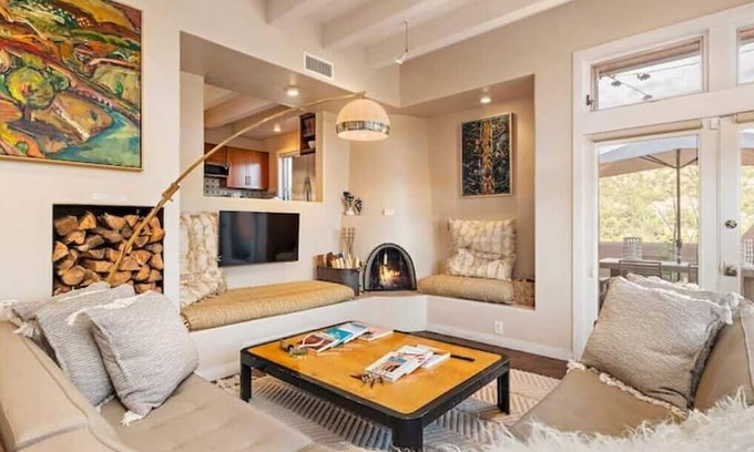 Nambe Pueblo House | Tesuque Adobe w/ Open Mountain & Valley Views