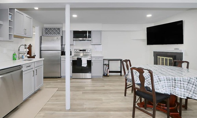 Springfield House | Cozy 1-bedroom house in West Springfield