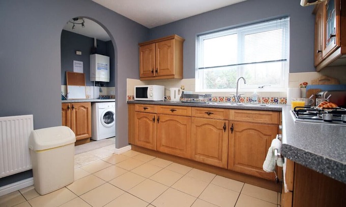 Ely House | Spacious 3BR House Cardiff - Free Parking 3 cars