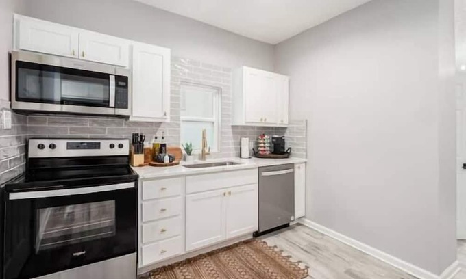 West Columbus House | The Sweet Escape - Stylish Home in Columbus!