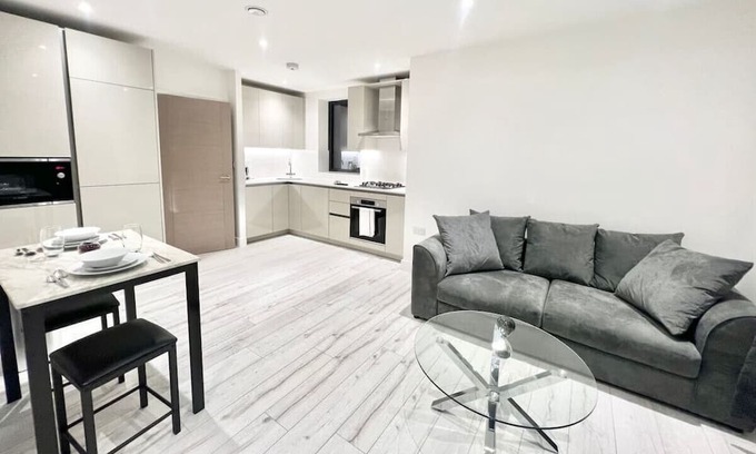 Brent Apartment | Wembley Stadium - Rooftop Apartment With Terrace
