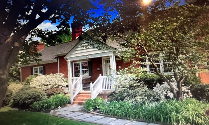 Purcellville House | Echo Dell Summer - A long term stay in our comfortably furnished country home