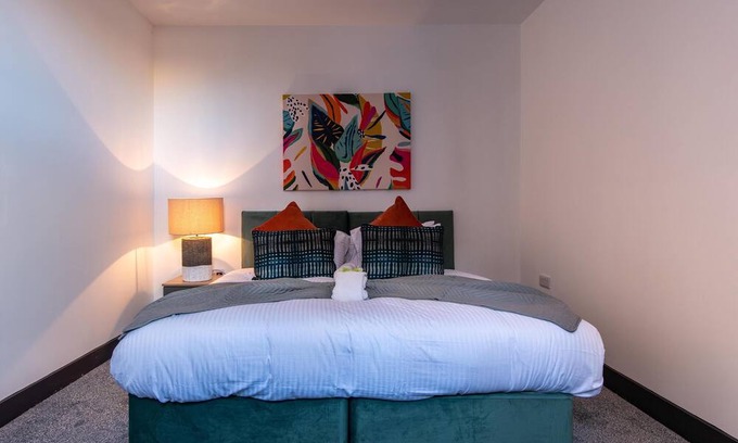 Hartlepool Apartment | Victoria Apartment 2: Contractor's Choice 3BR in Hartlepool
