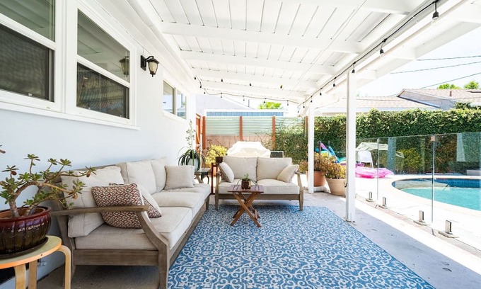 Los Angeles County House | Bright Family & Pet Friendly 3 Bedroom Pool Home