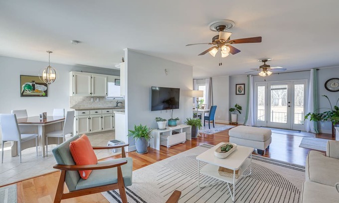 Wilsonville House | Riverfront Wilsonville Home w/ Dock & Fire Pit!