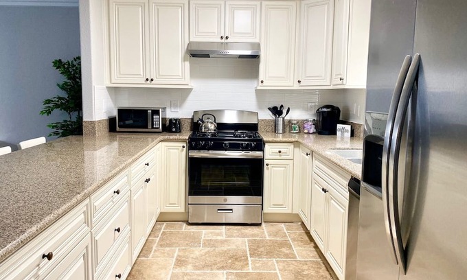 Placentia House | ☆NEW☆Luxuriously Modern Disneyland Getaway 4BR/3BA