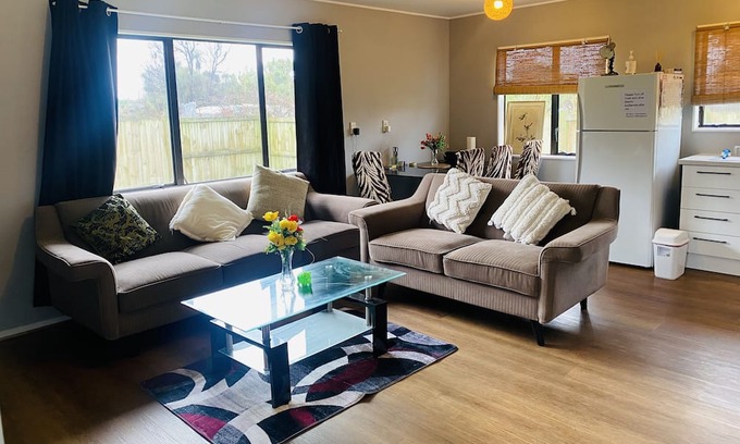 Ohinemutu House | Lake Side - Rotorua Town Central