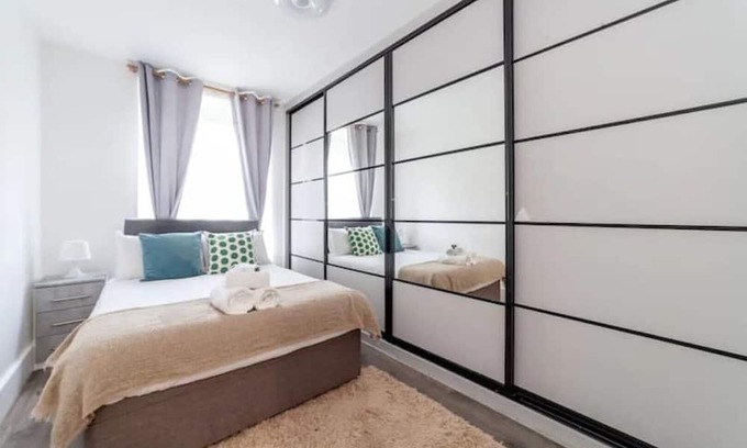 Larkhall Apartment | Great Central Ground floor flat with free parking child friendly vauxhall