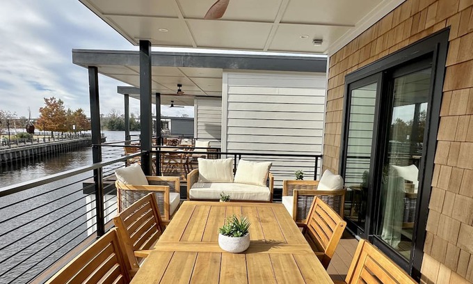 Downtown Wilmington Boat Rental | Surfside - 8 Minute Walk to Wilmington's Live Oak Bank Pavilion