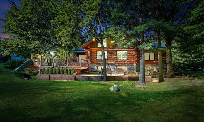 Actinolite Cottage | The Gordon's River Cabin-Custom Log Home The perfect family getaway!