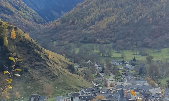 Bagneres-de-Luchon House | Agréable Maison Avec Terrasse et Parking Privé, sur la Route de Superbagnères