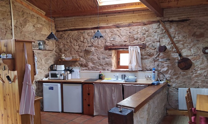 Riofrio del Llano House | LAS Casitas DEL Salado - LA Casita Roja Ideal Para Desconectar, Admite Mascotas