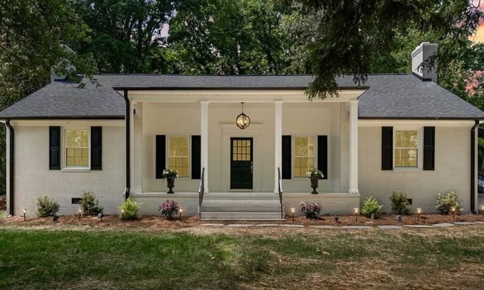 Burlington House | Charming and Spacious 5-Bedroom House in the Heart of Burlington