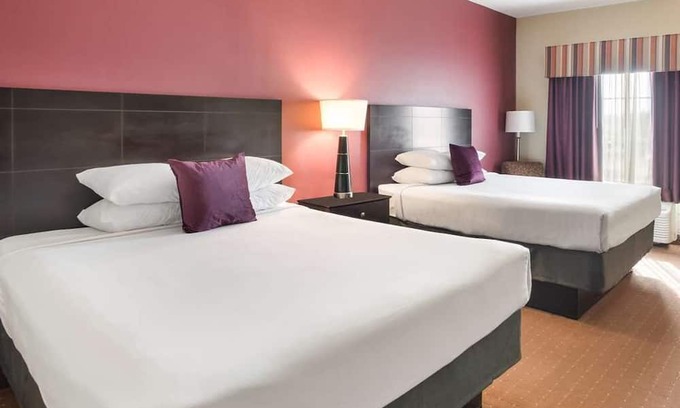 Saint Landry House | 3 Budget-Friendly Accommodations in Knights Inn Bunkie! Pool, Free Breakfast!