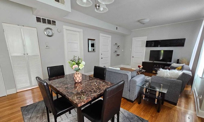Kimball Condo | Kick back and relax in this calm and stylish space.